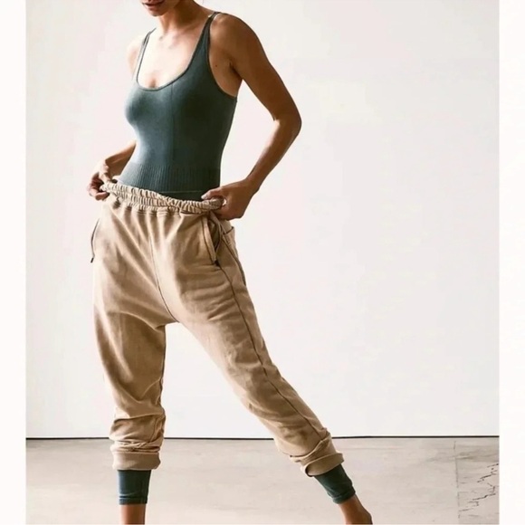 New Free People June Bug Joggers Sweatpants Harem Slouchy Tan FP Movement - Picture 1 of 6